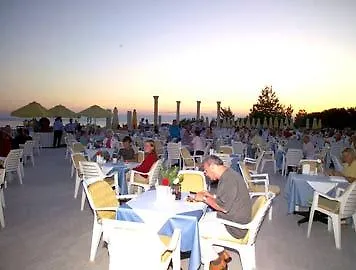 Cesars Side Hotel